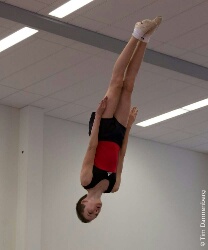 tl_files/TSV-Dielmissen/Bilder/2016/Trampolin: Deutsche Meisterschaften Buettelborn 04.06.2016/Eduard beim Salto gestreckt.jpg